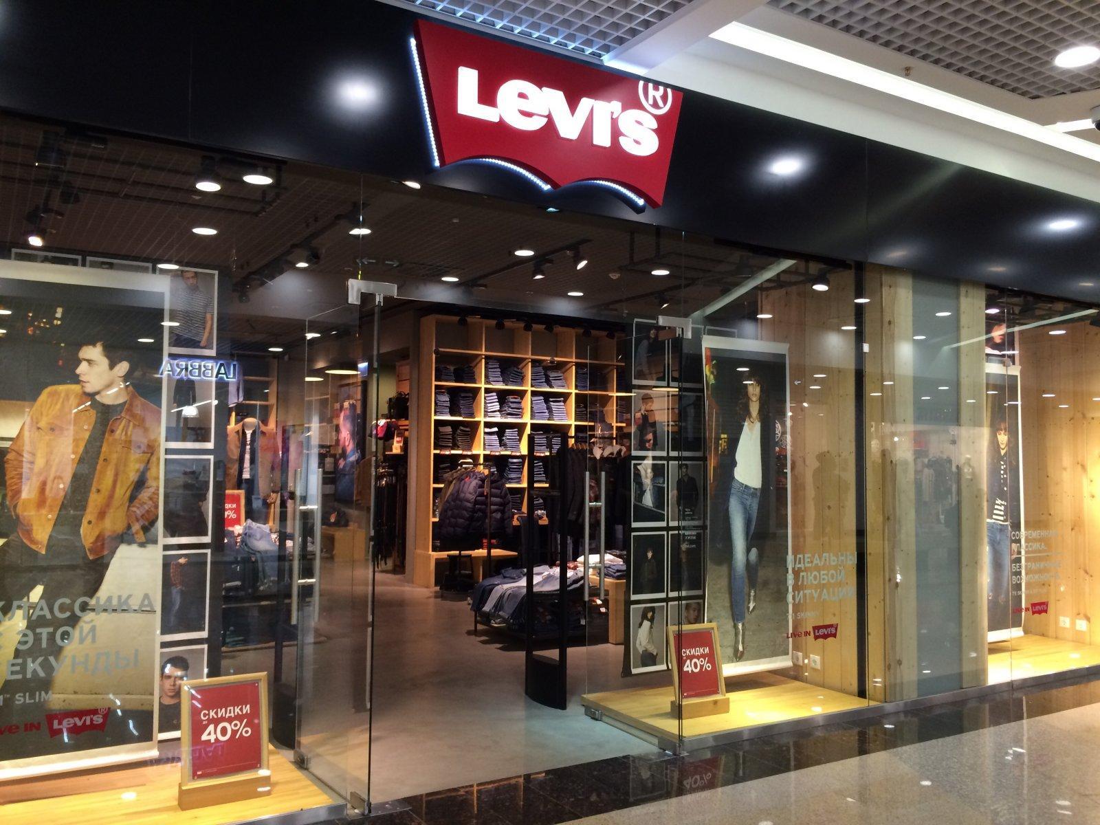 S shop. Фирменный магазин левайс. Levi's Нижний Новгород. Levis бутик. Магазин Levis в Москве.